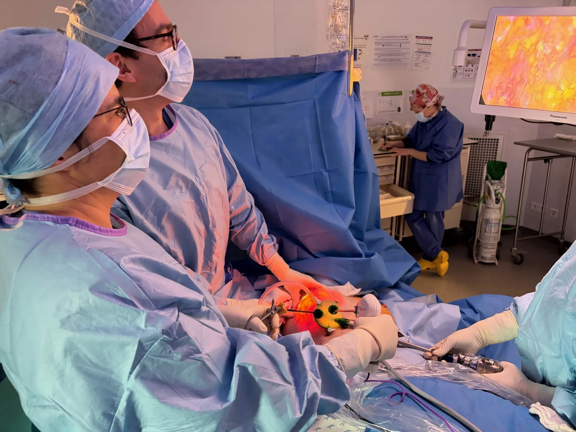 Le Centre du Sein de l’Est Parisien a réalisé le 25 mars dernier une mastectomie par voie endoscopique, une technique encore rare en France dans la prise en charge du cancer du sein.