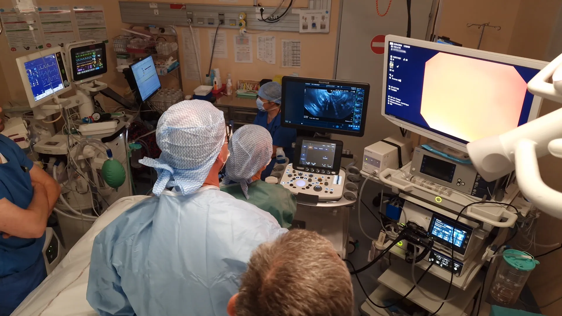 Le CHU Grenoble-Alpes réalise en Europe la première implantation de bâtonnets au radium 224 pour traiter un cancer du pancréas inopérable.