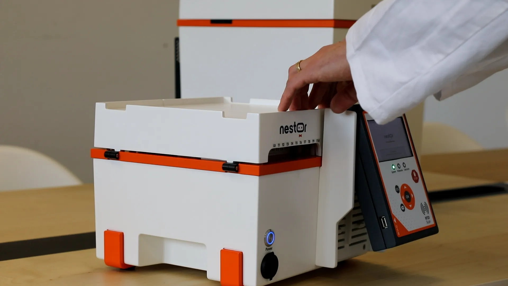 Cellaven a mis au point Nestor, un robot capable d'automatiser les tâches répétitives en culture cellulaire.